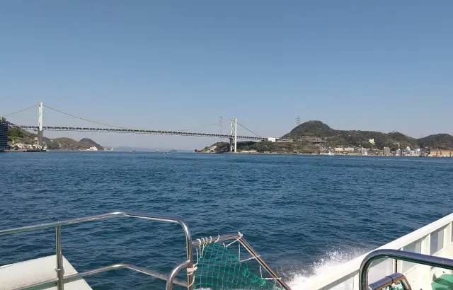 山口県下関市の人気道の駅、新鮮な海鮮グルメ、そして角島大橋や唐戸市場周辺の賑わい。