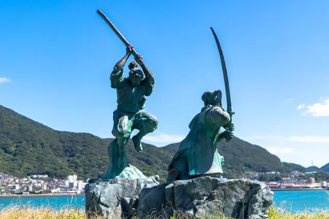 平日の下関観光モデルコースをイメージした画像。混雑の少ない唐戸市場、関門海峡、角島大橋、そして地元グルメ。