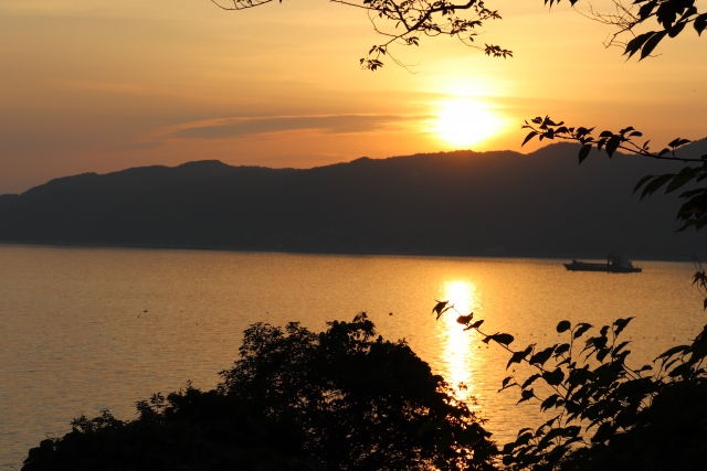 下松市笠戸島から望む夕日と多島美