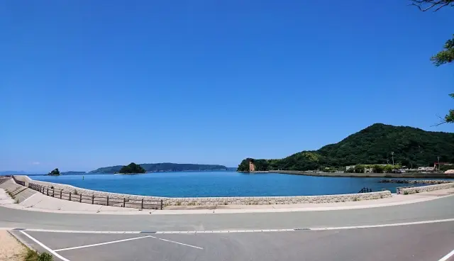日本海を背景に立つ道の駅阿武町