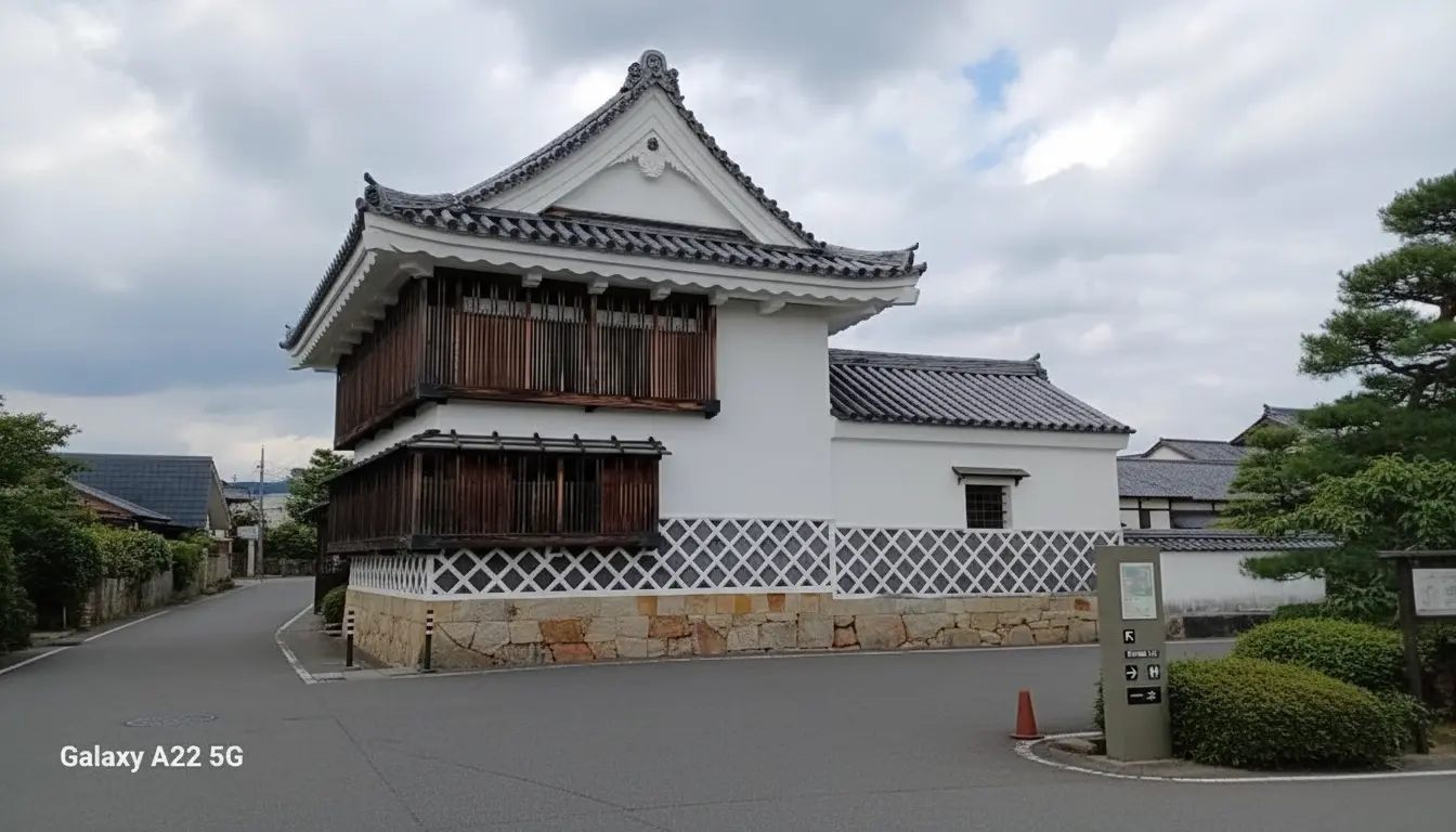 萩博物館の入り口とミュージアムショップの様子